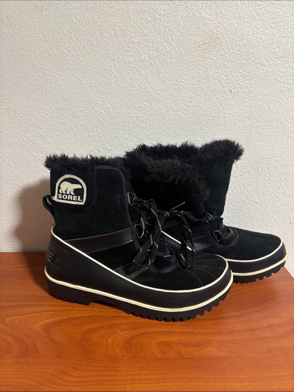 Sorel Black Fur-Trim Lace-Up Winter Boots